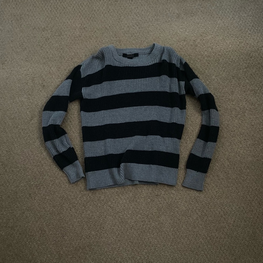 Forever 21 Grey & Black Sweater